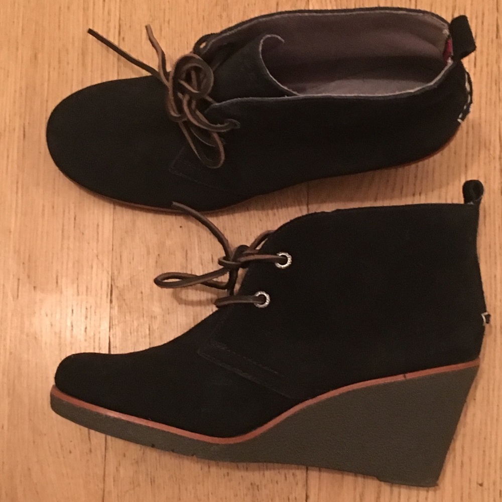Size 9. Black Sperry wedge ankle booties.